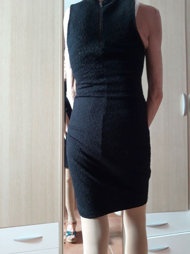 Vestido negro ceñido T. S