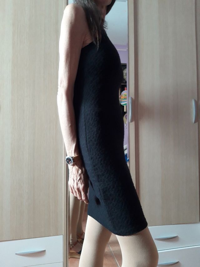 Vestido negro ceñido T. S