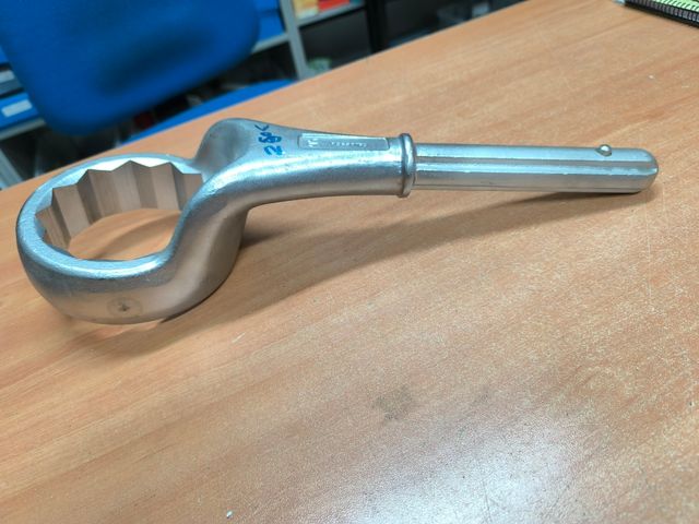 LLAVE ESTRELLA DE TRACCIÓN 95 ACESA