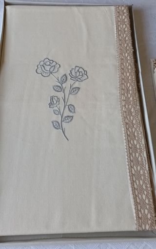 Set Lenzuolo matrimoniale + 2 federe ricamati