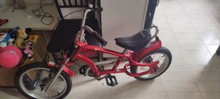 Bicicleta de niño de calidad está nueva
