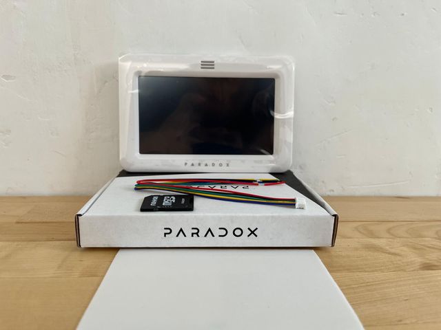 Teclado PARADOX de Grado 3 con pantalla táctil