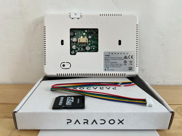 Teclado PARADOX de Grado 3 con pantalla táctil