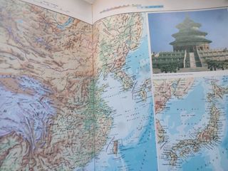 Atlas de geografía universal Actual-VOX