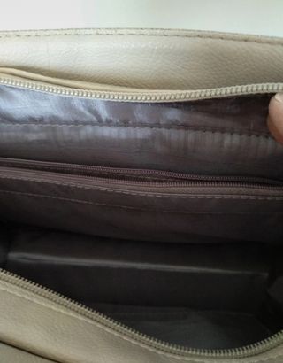 Bolso de hombro beige