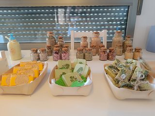 Sales de baño con plantas y flores.100%Natural.