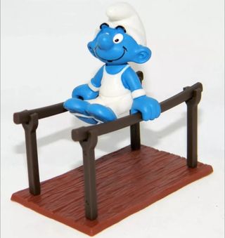 Coppia puffi parallele e monopattino