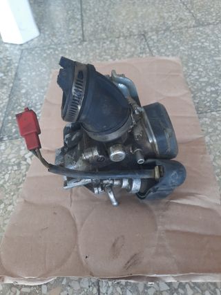 Carburatore e manicotto scarabeo 100 4t 