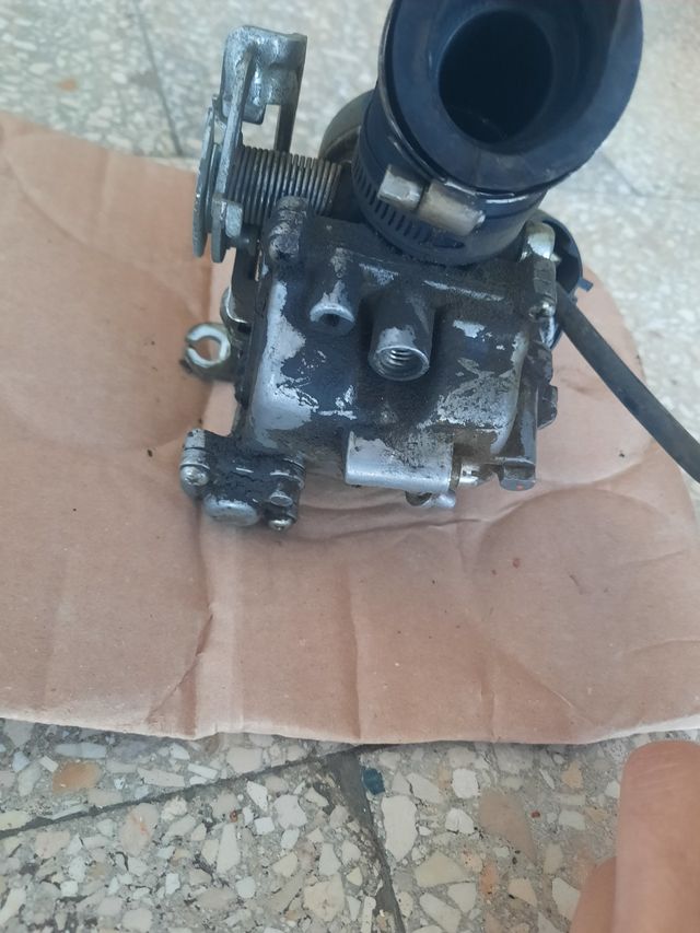 Carburatore e manicotto scarabeo 100 4t 