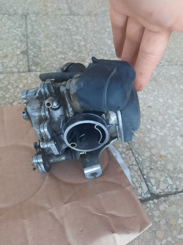 Carburatore e manicotto scarabeo 100 4t 