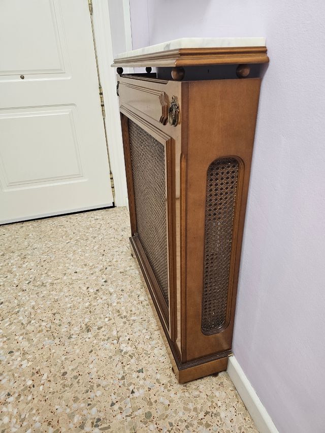 Precioso cubrerradiador madera