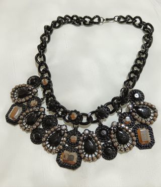 Collar Pedrería Negro Zara