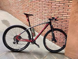 Bicicleta de montaña de carbono talla M