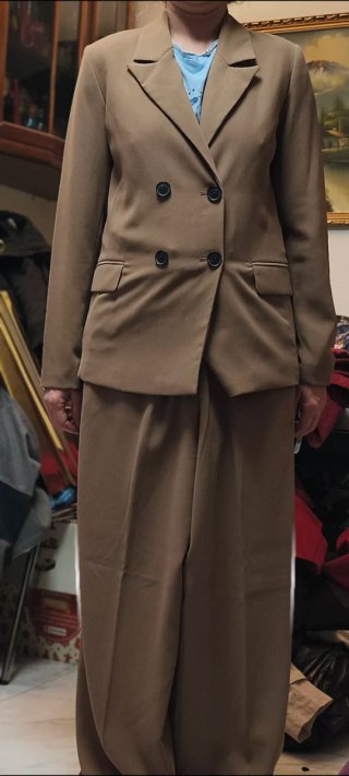 Gabardina marrón Leé descripción