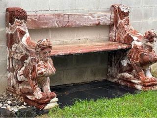 Banco ornamental con esfinges de tres plazas