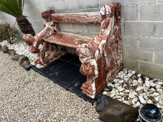 Banco ornamental con esfinges de tres plazas