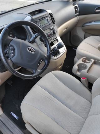 KIA Carnival 2012