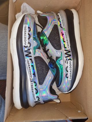 Scarpe da ginnastica olografiche