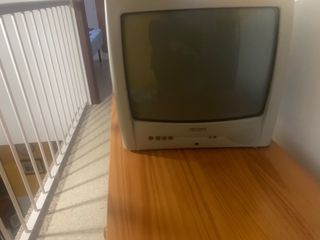 Vende televisión de la marca LAVIS