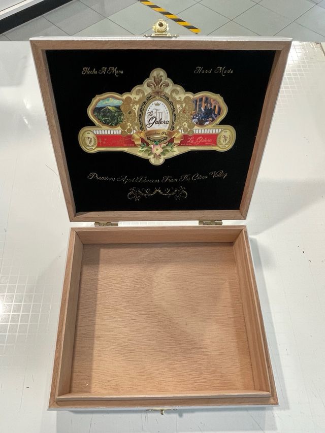 Scatola in legno laccato sigari La Galera vuota