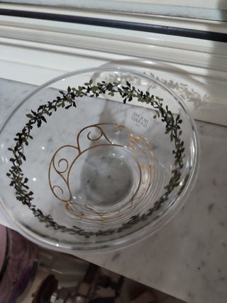 Ciotola con decorazioni natalizie