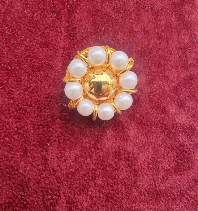 Lotto bottoni vintage in metallo e perle