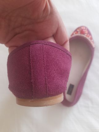 ZAPATOS JOYA PLANOS T40 CON PEDRERÍA MORADOS