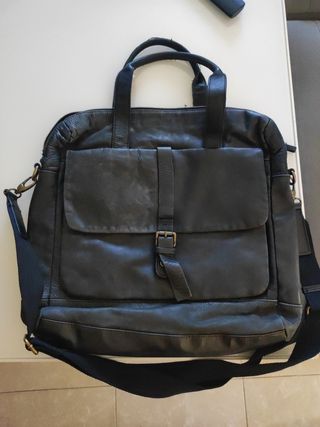 Maletín de cuero negro
