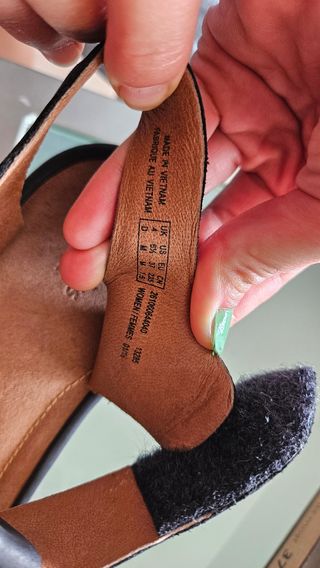 Zapatos elegates CLARKS