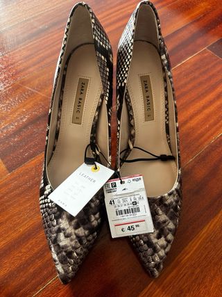 Zapatos de salón de piel talla 41 de ZARA