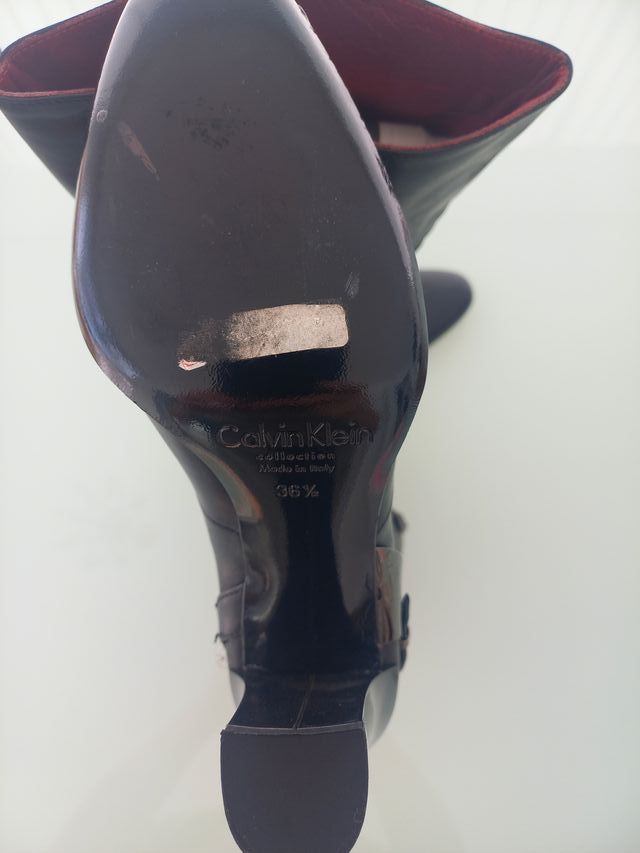 Botas de mujer de Calvin Klein.
