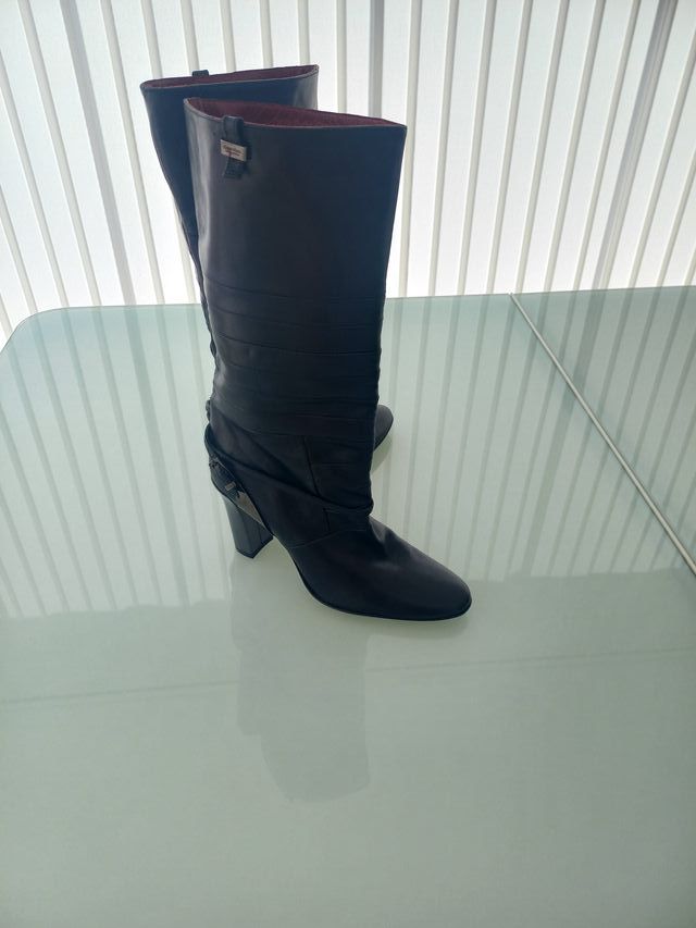 Botas de mujer de Calvin Klein.