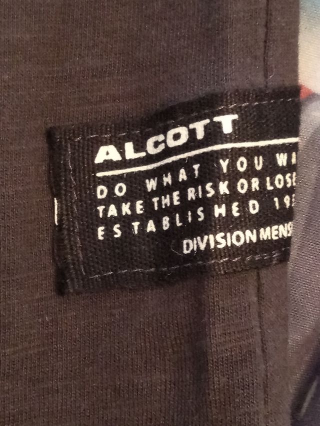 CAMISETA ALCOTT NUEVA