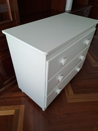 Cómoda blanca
