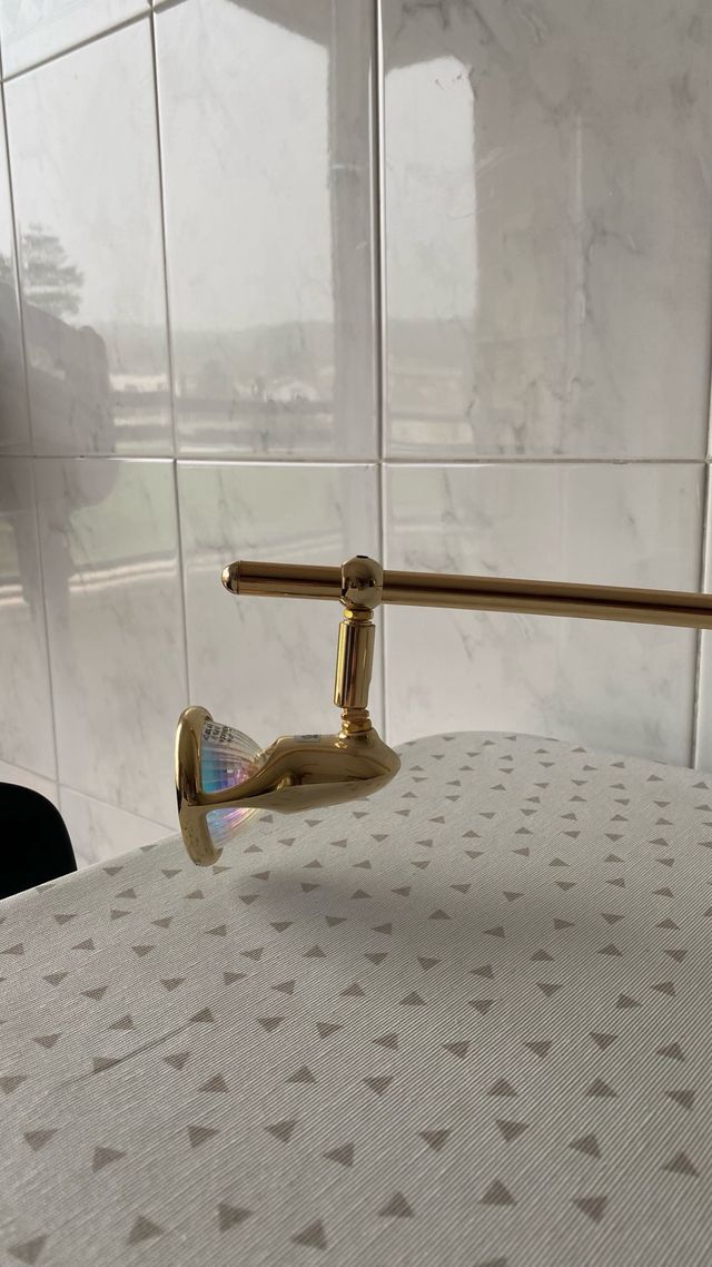 lampara de techo estructura dorada