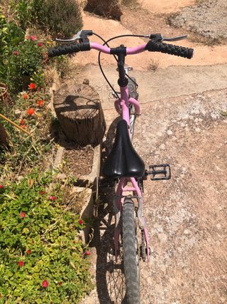Bicicleta pequeña de niña