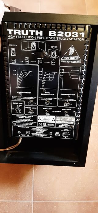 Altavoces estudio Berhinger truth b2031 
