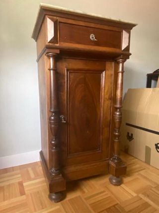 Mesa de madera y mármol para entrada