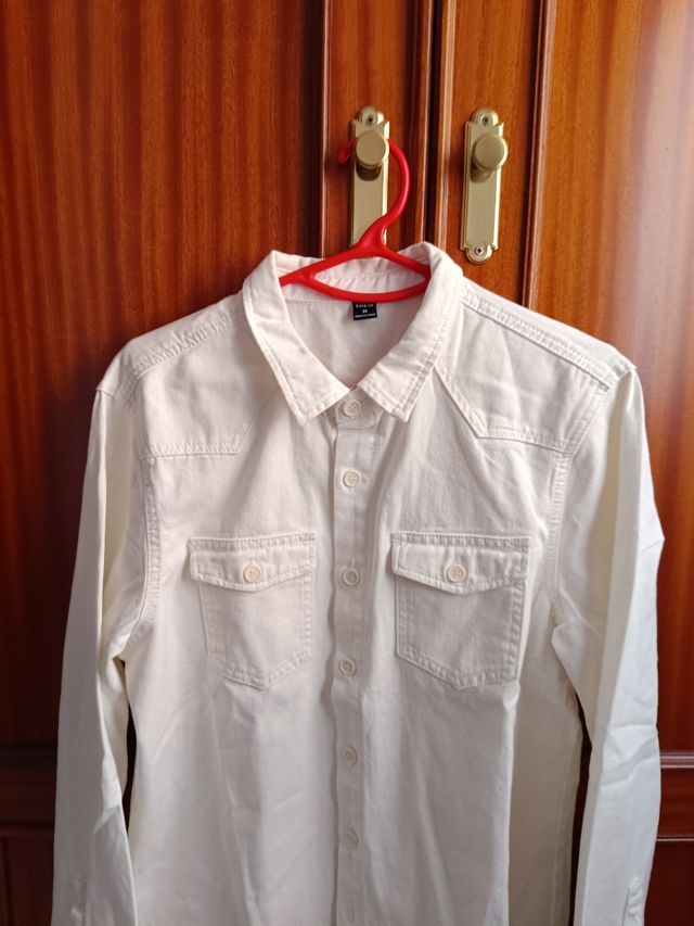 Camisa lisa de color blanco