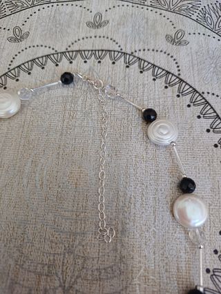 Collar de genuinas madreperlas bellamente diseñado