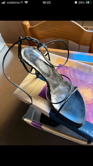 Sandali neri con tacco