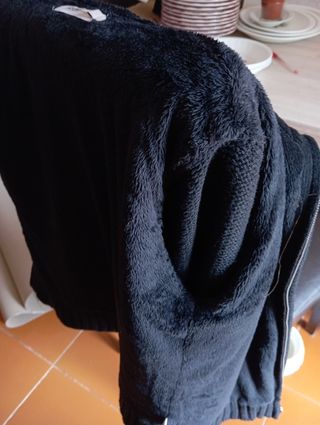 Chaqueta negra de lana