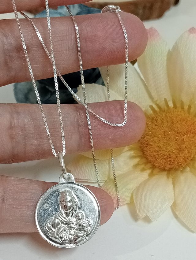 Cadena con Virgen del Carmen plata de ley