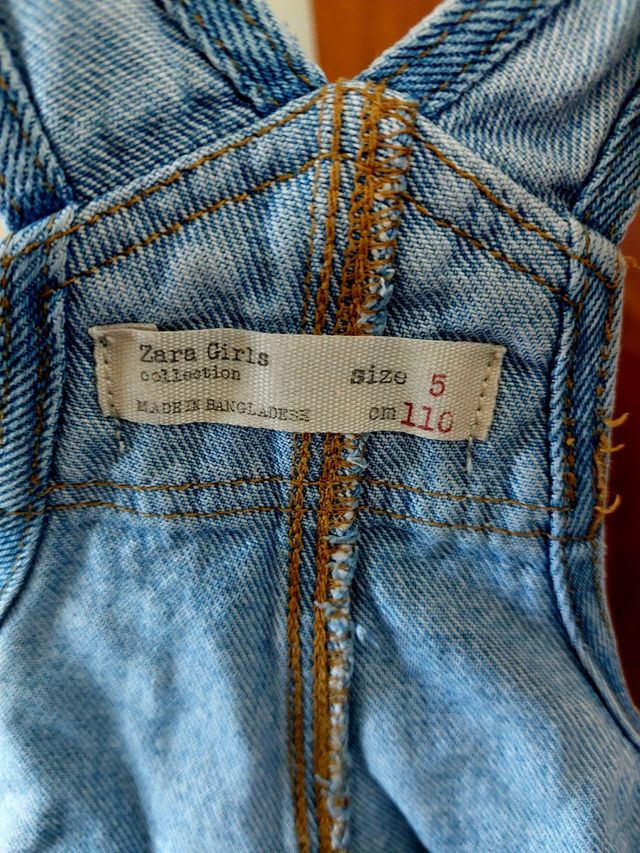 Peto vaquero niña. Zara