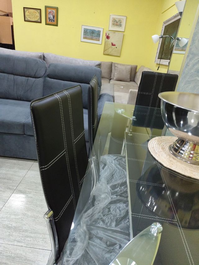 Mesa cristal con sillas