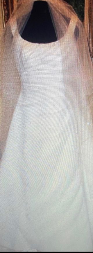 Vestido de novia, cancán, mantilla, zapatos, etc.