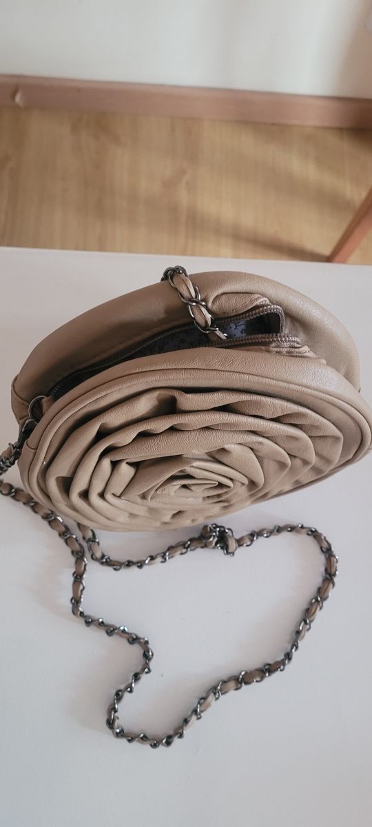 Bolso en forma de flor