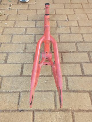 Cuadro de acero BMX, marca Sunn.