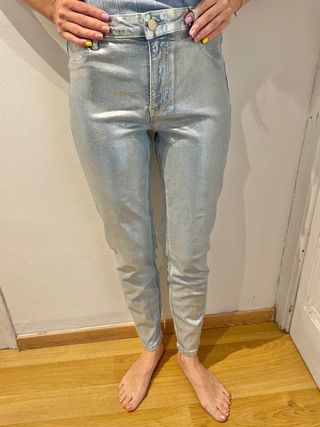 Leggings elasticos metalizados plateados