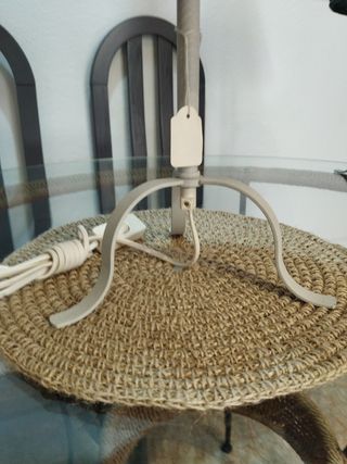 Lampara de pie de forja y ratán verde